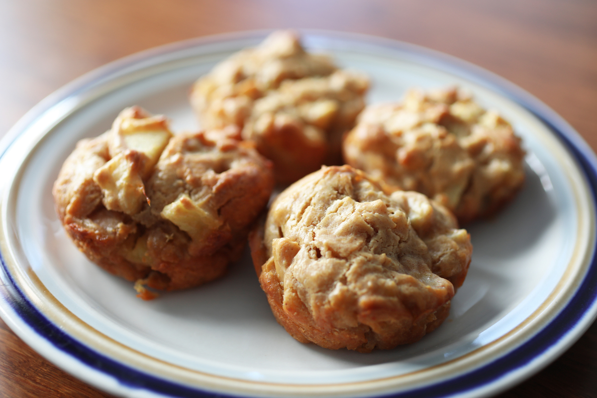 Les gâteaux de doggy au beurre d'arachide sans céréales sont une gâterie de boulangerie pour vous et Fido. Sharon Steinmann / The Penny Hoardeur