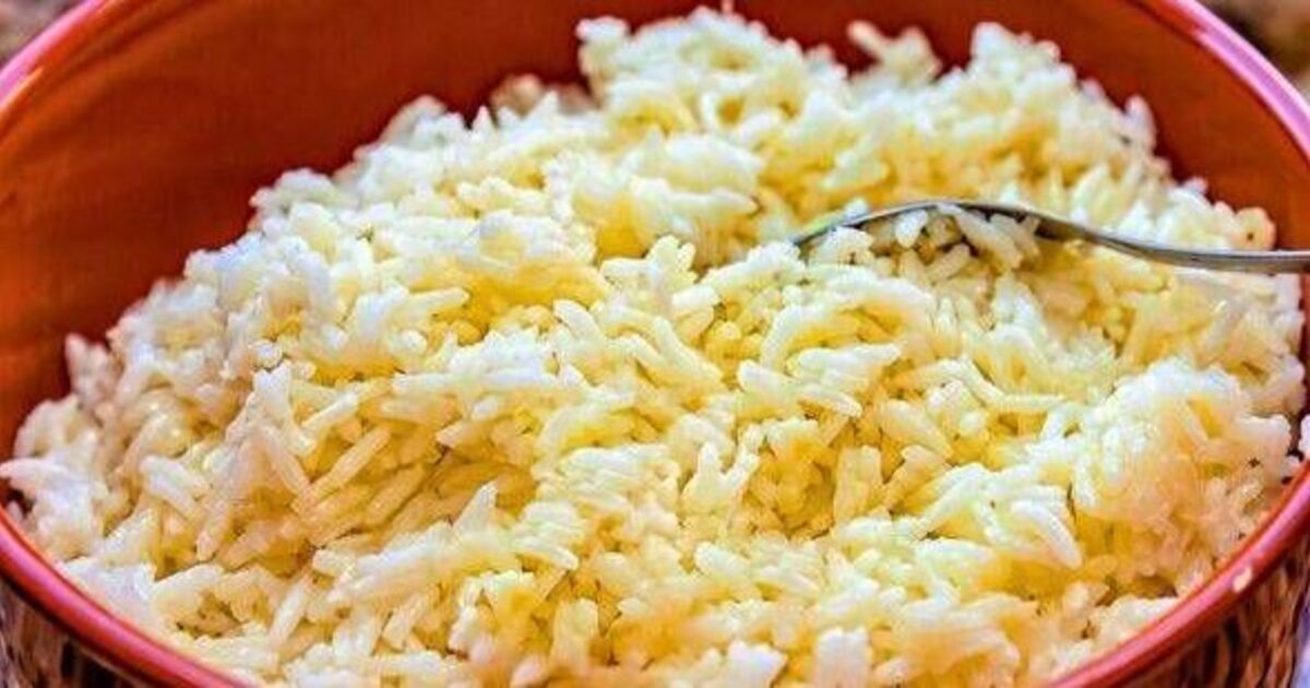Le riz a plus de saveur si vous cessez de le bouillir dans l'eau et utilisez 1 ingrédient commun à la place