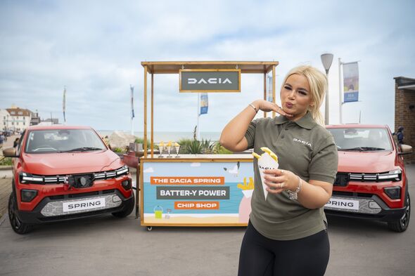   'Chip Shop Diva' Destiny Harold debout devant le pop-up