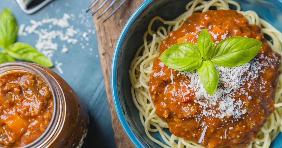 Les bocaux de sauce pâtes auront un bon goût 1 avec des ingrédients déjà dans le réfrigérateur