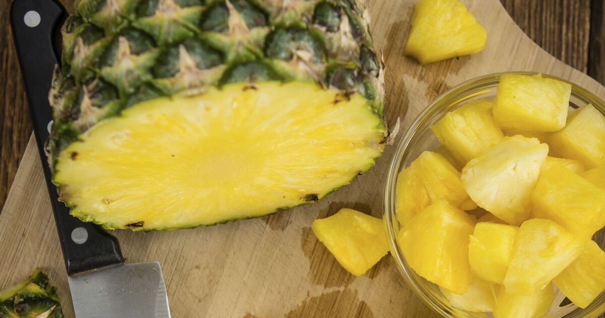 Méthode facile de 15 secondes de la femme pour couper l'ananas alors que les gourmets le qualifient de «changer la donne»