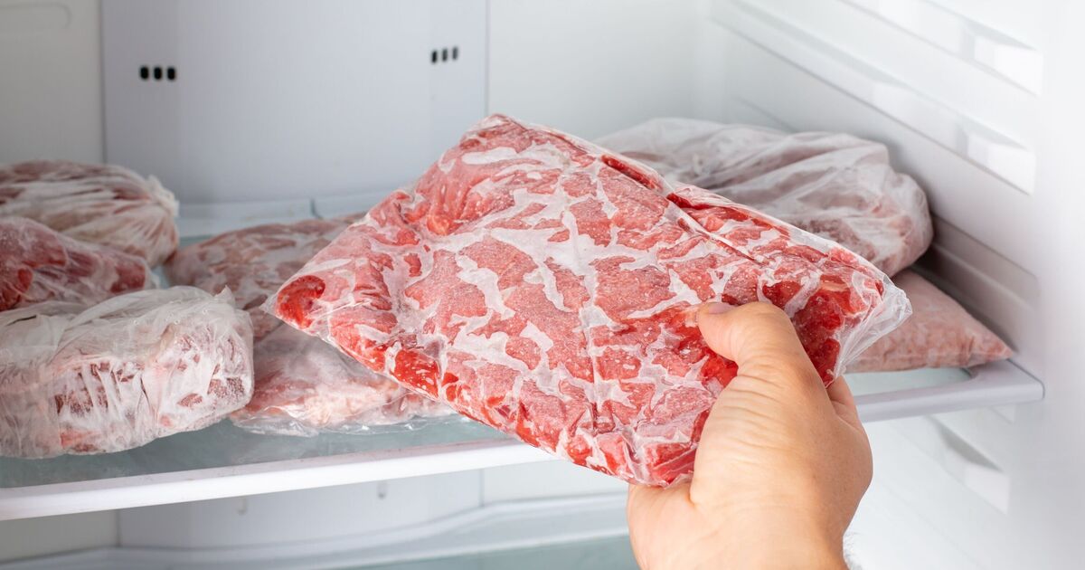 Débrart de viande surgelée en quelques minutes en utilisant un article de cuisine commune