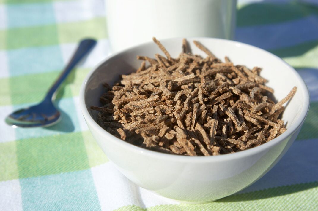 Bol de céréales en bâtonnets de son