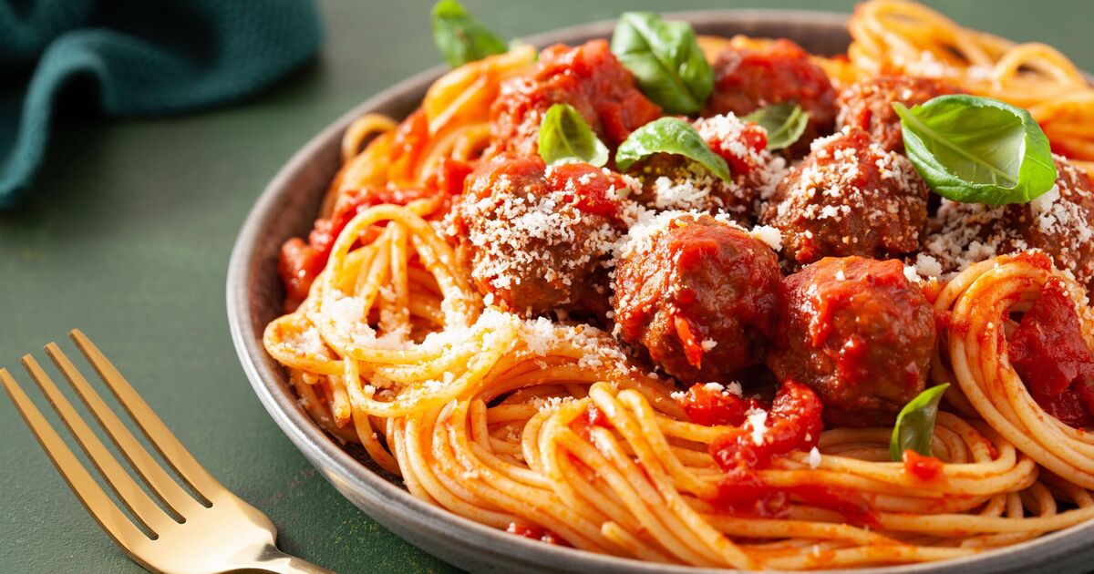 Les boulettes de viande seront moelleuses et juteuses si vous ajoutez 1 étape supplémentaire avant la cuisson