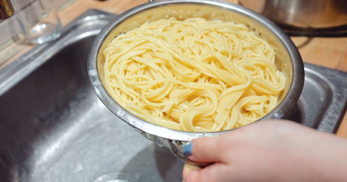 Les ménages britanniques ont exhorté à « ne pas jeter l'eau des pâtes » car elle n'a pas encore été utilisée pour une « seconde utilisation »