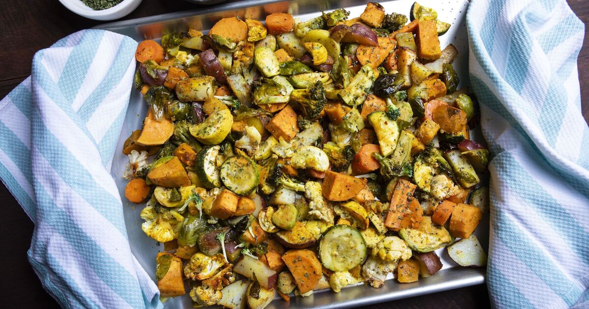 Les légumes rôtis n'auront pas un goût fade si 1 aliment de base du réfrigérateur est ajouté