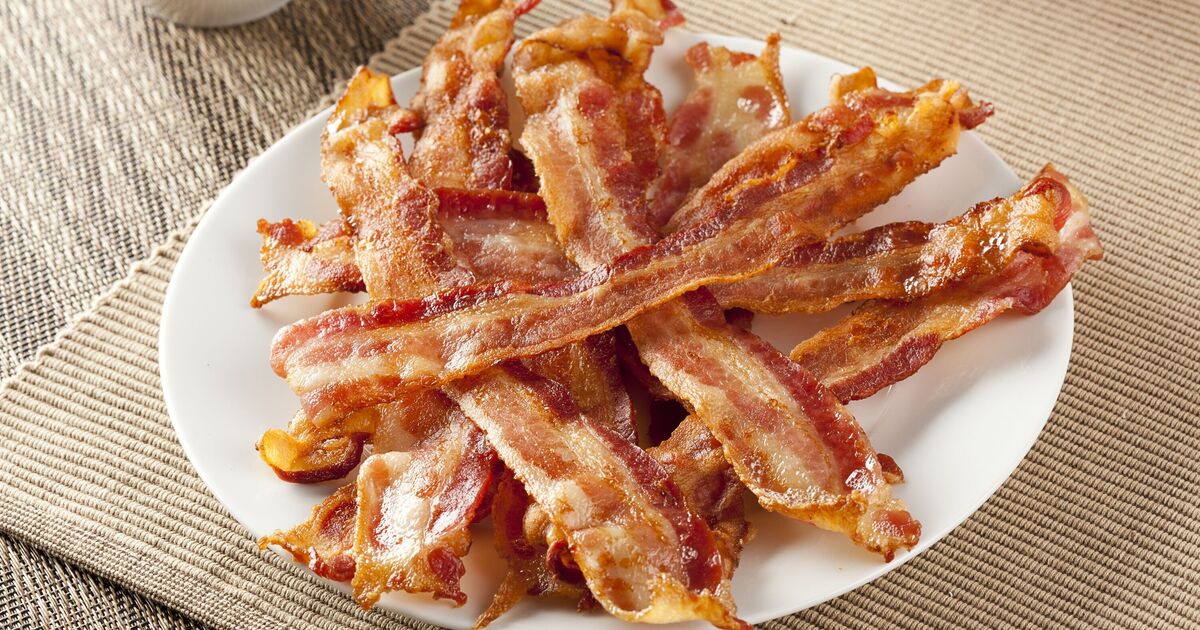 Le bacon sera croustillant et plein de saveur grâce à la « méthode à l'éponge » du propriétaire du café