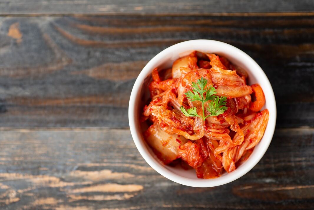 Chou Kimchi dans un bol, cuisine coréenne Chou Kimchi dans un bol, cuisine coréenne