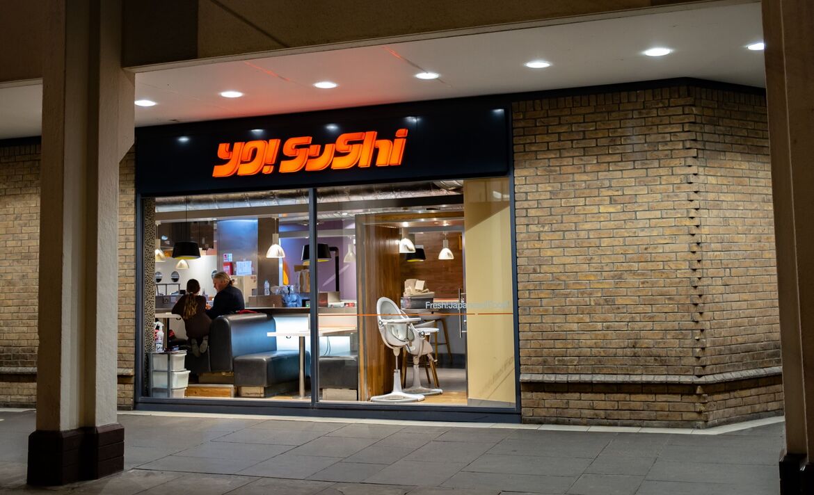 Extérieur du restaurant et bar Yo sushi à Cambridge, Royaume-Uni