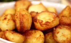 Les pommes de terre seront encore plus « croustillantes » lorsqu&rsquo;elles seront rôties avec 1 ingrédient commun