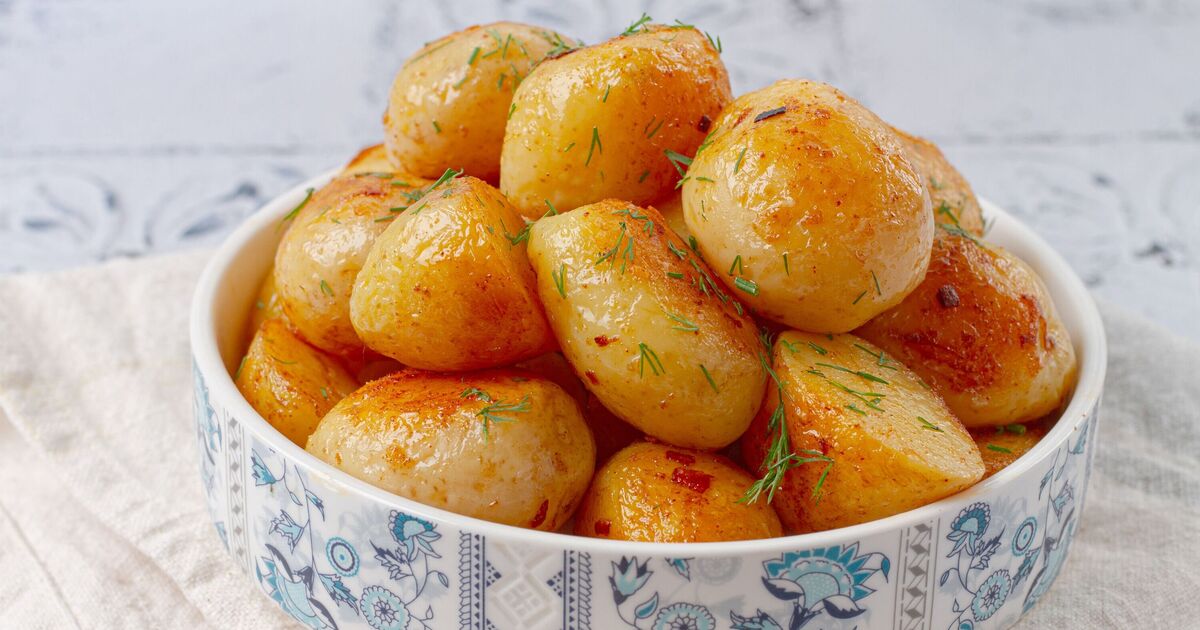 Les pommes de terre rôties sont croustillantes et addictives lorsque vous ajoutez 1 ingrédient en ébullition