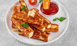Le halloumi est doux et jamais moelleux lorsque vous ajoutez 1 étape vitale au processus de cuisson