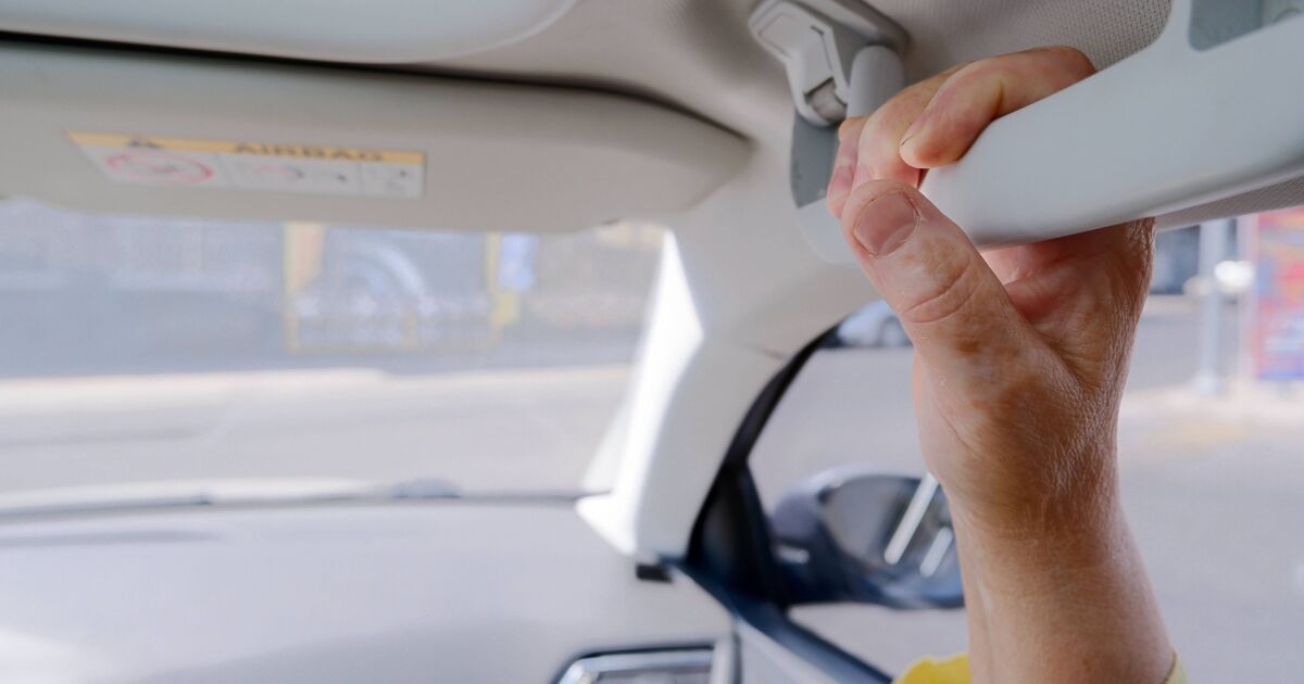 Les conducteurs commencent tout juste à comprendre à quoi sert réellement la poignée de maintien de la voiture.