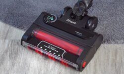 Shark bat Amazon avec 210 € de réduction sur le « puissant » aspirateur Stratos avec un ramassage de cheveux « incroyable »