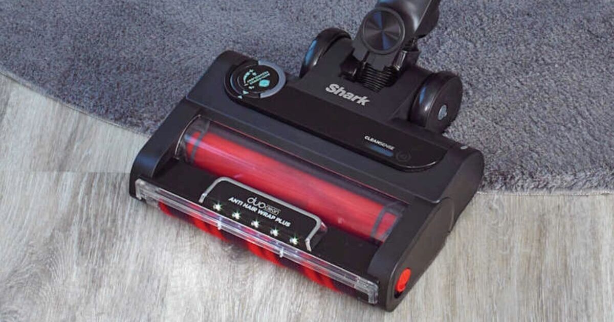 Shark bat Amazon avec 210 £ de réduction sur le « puissant » aspirateur Stratos avec un ramassage de cheveux « incroyable »