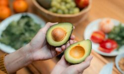 Les avocats mûrissent en 10 minutes grâce à la méthode experte en 4 étapes