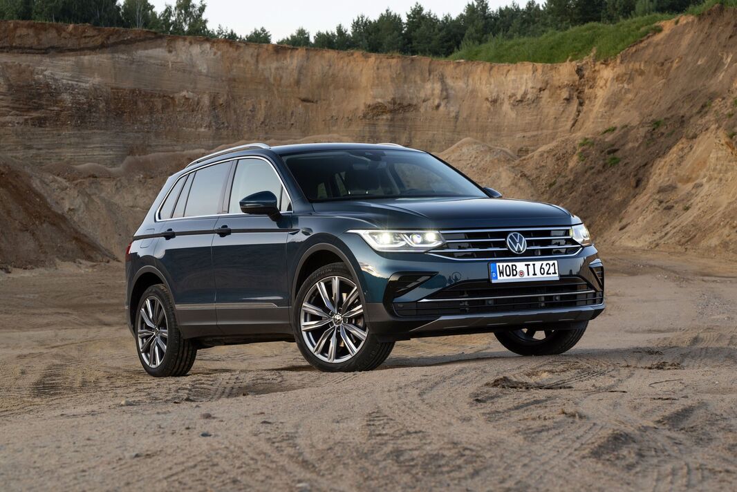 Volkswagen Tiguan eHybrid sur une route