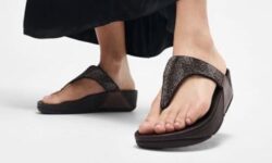 Les sandales FitFlop à 80 € approuvées par les podologues sont désormais à 49 €, si « confortables » que les acheteurs en obtiennent deux