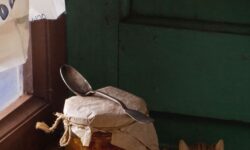 Les ménages sont invités à placer une cuillère sur le rebord de leur fenêtre