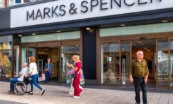 Les acheteurs de M&S peuvent acheter des sandales Skechers à 34 € pour seulement 18 € – comment économiser de l&rsquo;argent