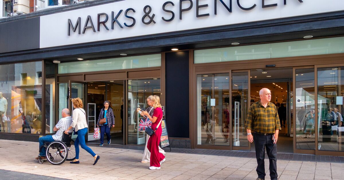 Les acheteurs de M&S peuvent acheter des sandales Skechers à 34 £ pour seulement 18 £ – comment économiser de l'argent