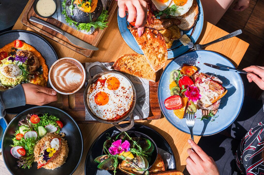 Profiter d'un brunch ensemble.
