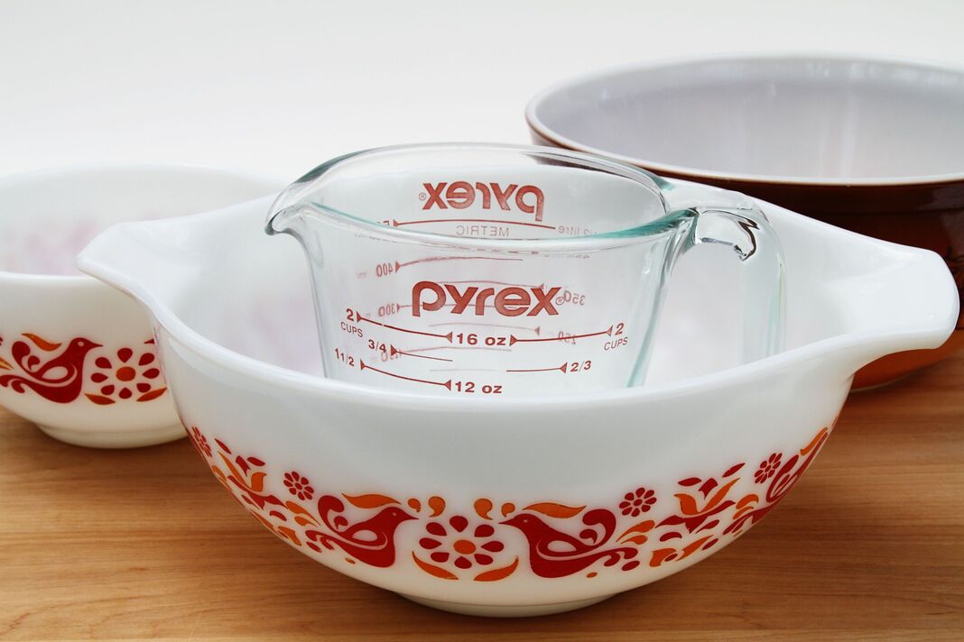 Tasse à mesurer en Pyrex et bols à mélanger