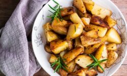 Un chef formé au Michelin teste 3 astuces de pommes de terre rôties et une fait « un monde de différence »