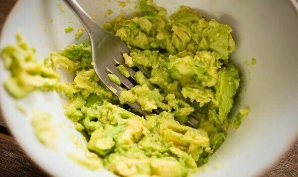 Photo de quelqu'un écrasant un avocat