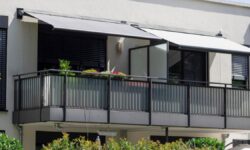 Comment éviter les regards indiscrets des voisins sur votre petit balcon : 8 idées élégantes et pratiques pour préserver votre intimité
