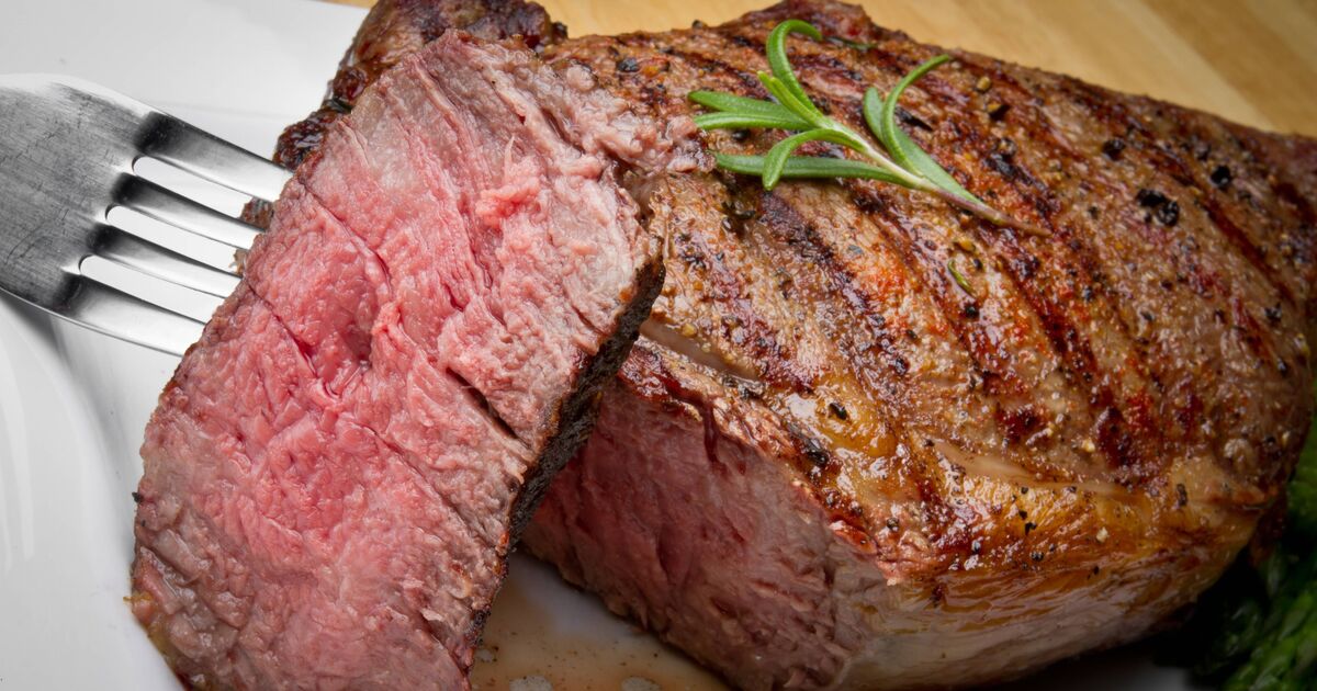 Le steak a meilleur goût si vous le saupoudrez d'un ingrédient simple avant la cuisson.