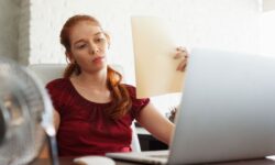 Les employés de bureau resteront au frais par temps chaud s&rsquo;ils suivent les conseils d&rsquo;experts « bon marché »