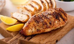 Le poulet sera de qualité restaurant à la maison lorsqu&rsquo;il sera servi avec 2 ingrédients simples