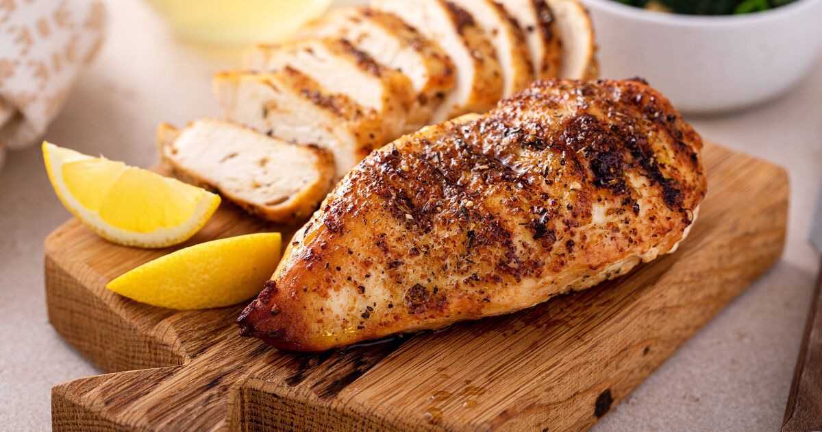 Le poulet sera de qualité restaurant à la maison lorsqu'il sera servi avec 2 ingrédients simples