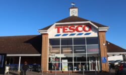Tesco vend aujourd&rsquo;hui un produit alimentaire populaire dans 1 000 magasins – « délicieux »