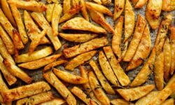 Les frites surgelées seront encore plus croustillantes si vous évitez la « plus grosse erreur » du chef au four