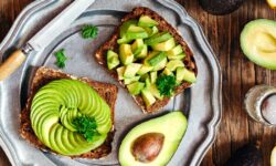 Les toasts à l&rsquo;avocat seront « rafraîchissants » et « délicieux » en utilisant des légumes moins chers qui se marient mieux