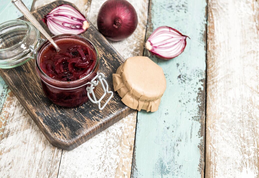 Marmelade d'oignons rouges en pot Confiture de légumes