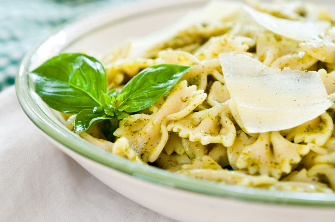 Bol de Farfalle au pesto de basilic Bol de Farfalle au pesto de basilic