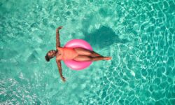 Les experts partagent huit astuces santé estivales pour que vos vacances se déroulent à merveille