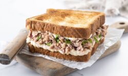 Abandonnez la mayonnaise pour un ingrédient plus léger afin que la garniture au thon soit « merveilleusement crémeuse » et plus savoureuse.