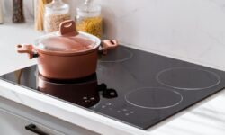 Adieu la plaque vitrocéramique fixe : l&rsquo;alternative moderne, efficace et portable, parfaite pour les petites cuisines