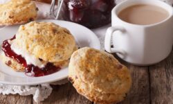 Les scones seront « moelleux » et « dorés » à chaque fois grâce à une recette qui utilise 1 ingrédient inhabituel.