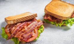 Les sandwichs au bacon seront à chaque fois plus savoureux et plus croustillants grâce à l&rsquo;étape supplémentaire de 2 minutes du chef.