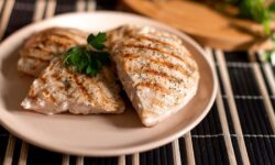 Pas de beurre ni d&rsquo;huile – un produit de base de 65 pence garantit le « poulet le plus juteux de tous les temps »