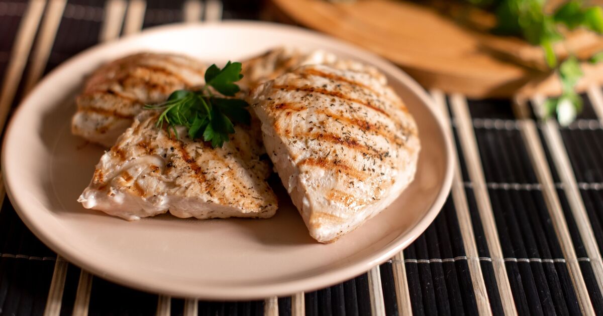 Pas de beurre ni d'huile – un produit de base de 65 pence garantit le « poulet le plus juteux de tous les temps »