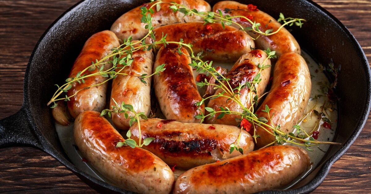 Faire frire les saucisses pour une meilleure méthode du boucher pour obtenir les résultats les plus juteux