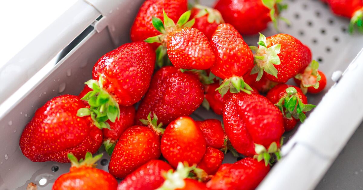 Les fraises durent plus longtemps si vous versez 1 chose dessus avant de les conserver au réfrigérateur