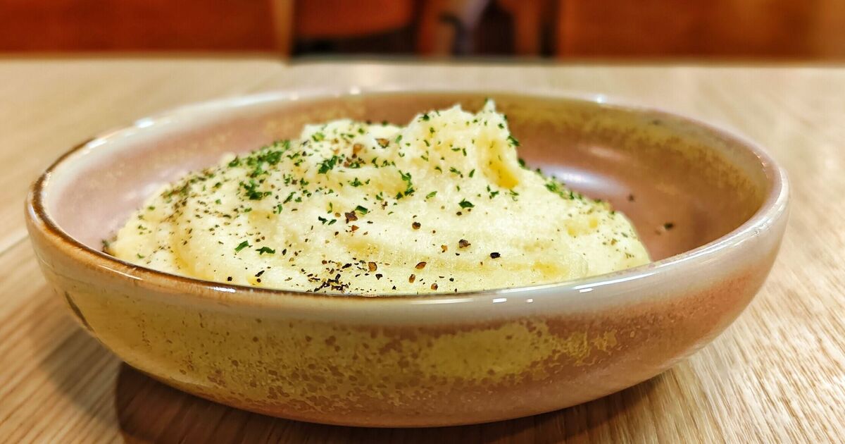 La purée de pommes de terre a meilleur goût si vous remplacez le lait par un ingrédient de cuisine simple du chef
