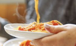 La sauce pour pâtes aux tomates a meilleur goût avec un « ingrédient magique » auquel vous n&rsquo;auriez pas pensé